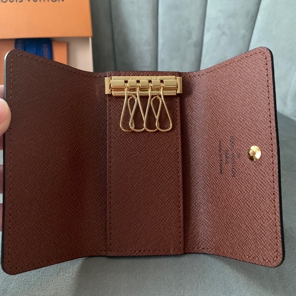 BNIB Authentic Louis Vuitton 4 key holder - Picture 5 of 10